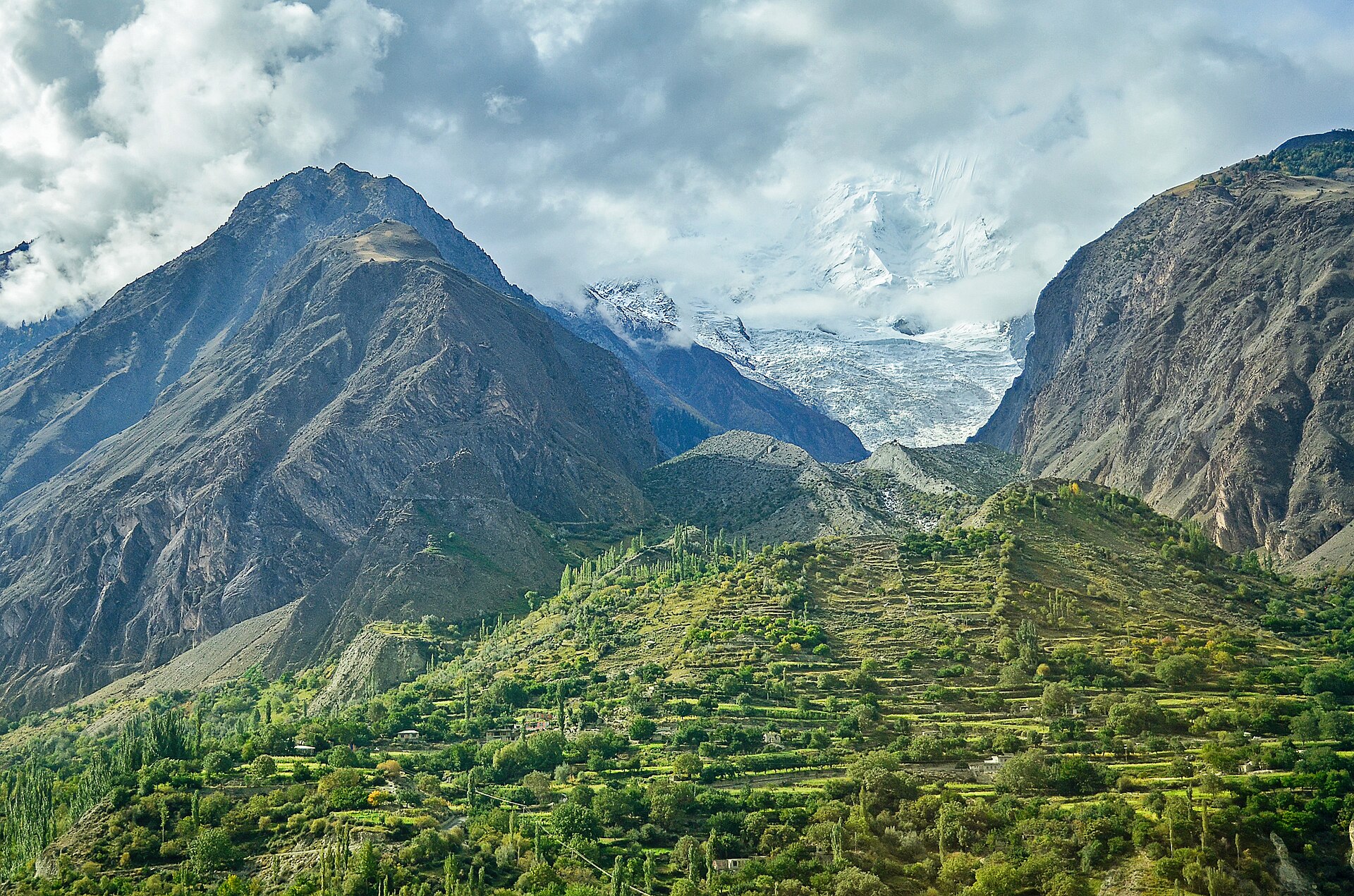 Mountain range above the Hunza Valley